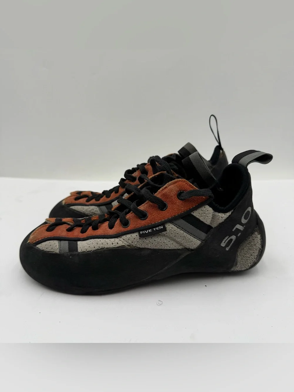 B44 5.10 Five Ten Stealth Orange Suede Lace Up Climbing Shoes Men’s Size 9.5